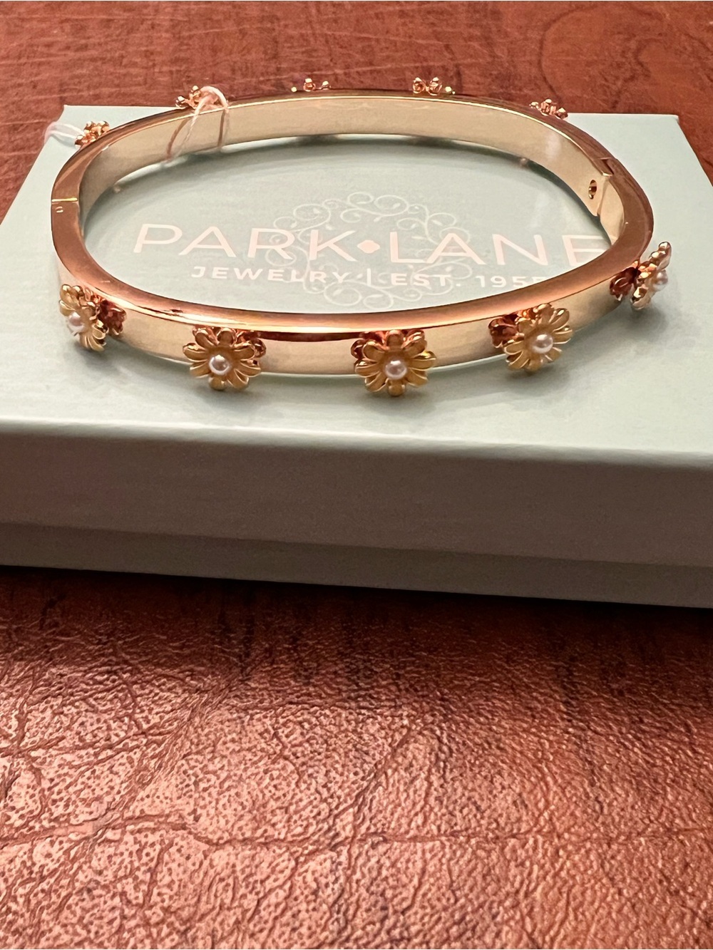 FREESIA Gold-Tone Yellow Daisy Bangle Bracelet | Hinged Closure | NEW - Picture 4 of 6